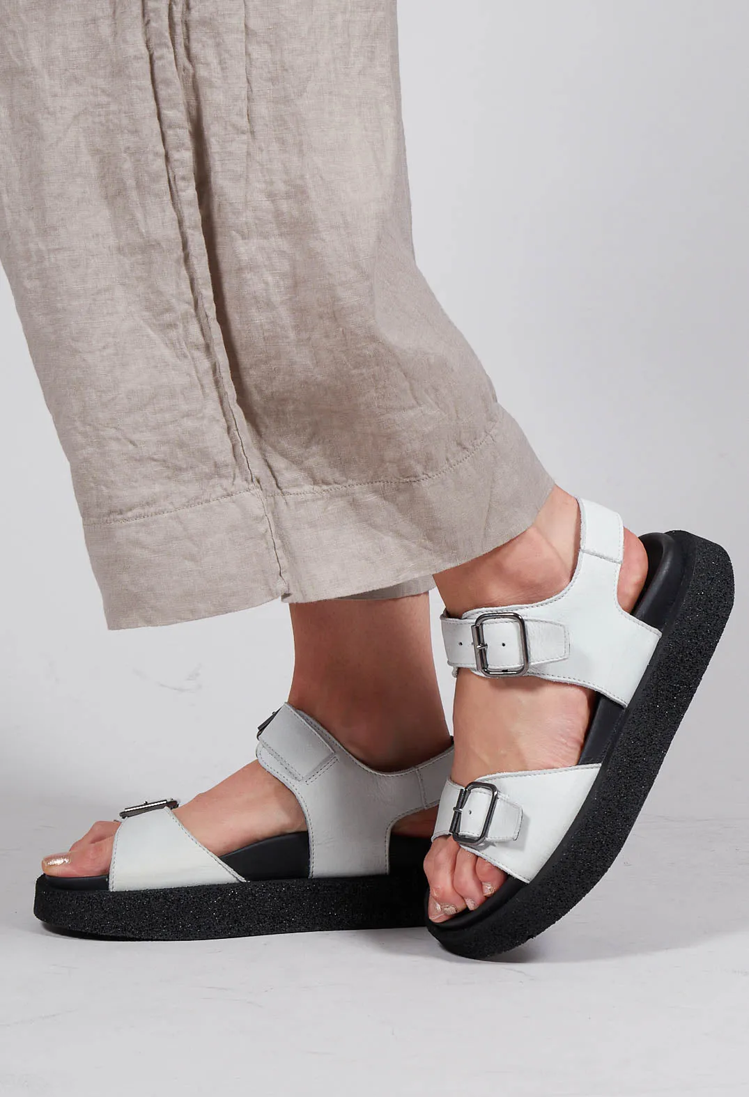 Buckle Sandals in Gasoline Bianco Ottico