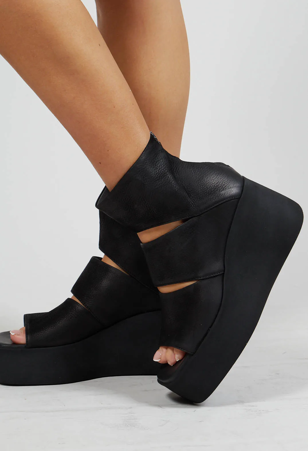 Open Toe Shoes with Wedge Heel in Gasoline Nero