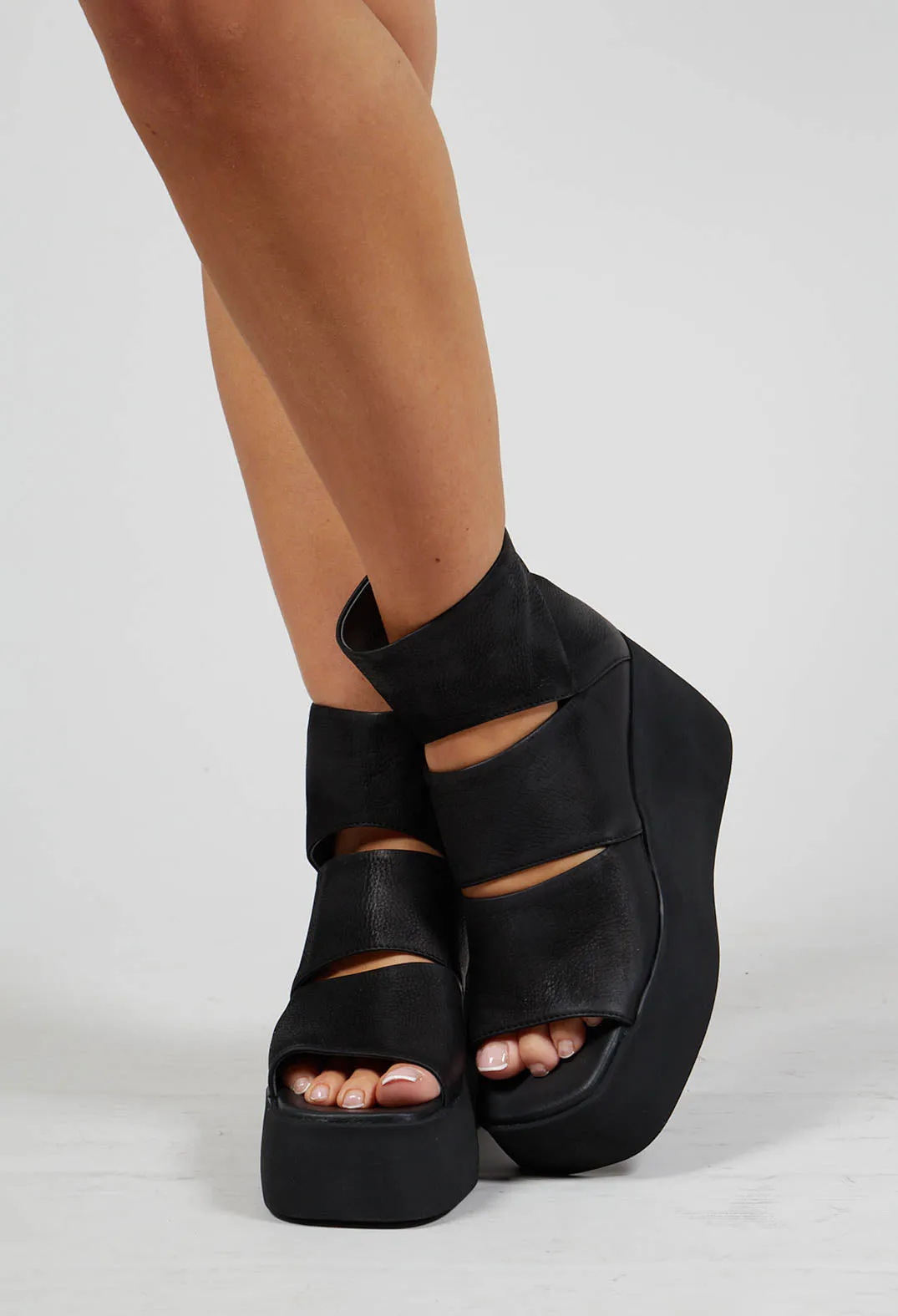 Open Toe Shoes with Wedge Heel in Gasoline Nero