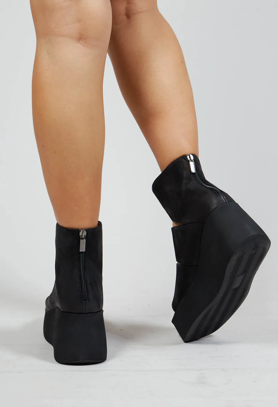 Open Toe Shoes with Wedge Heel in Gasoline Nero