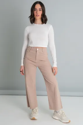 Pantalón cropped flare con rotos