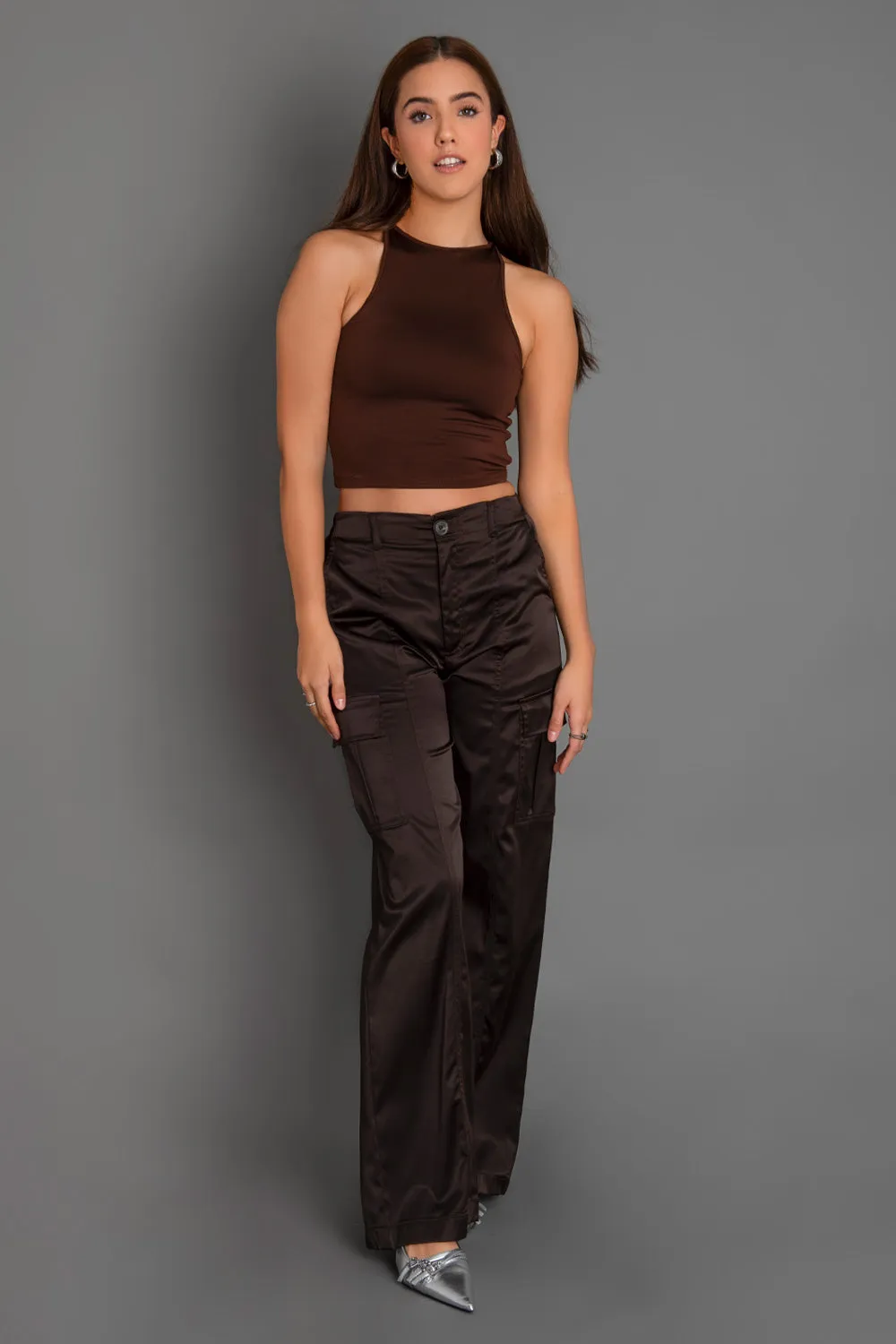 Pantalón satinado cargo wide leg fit