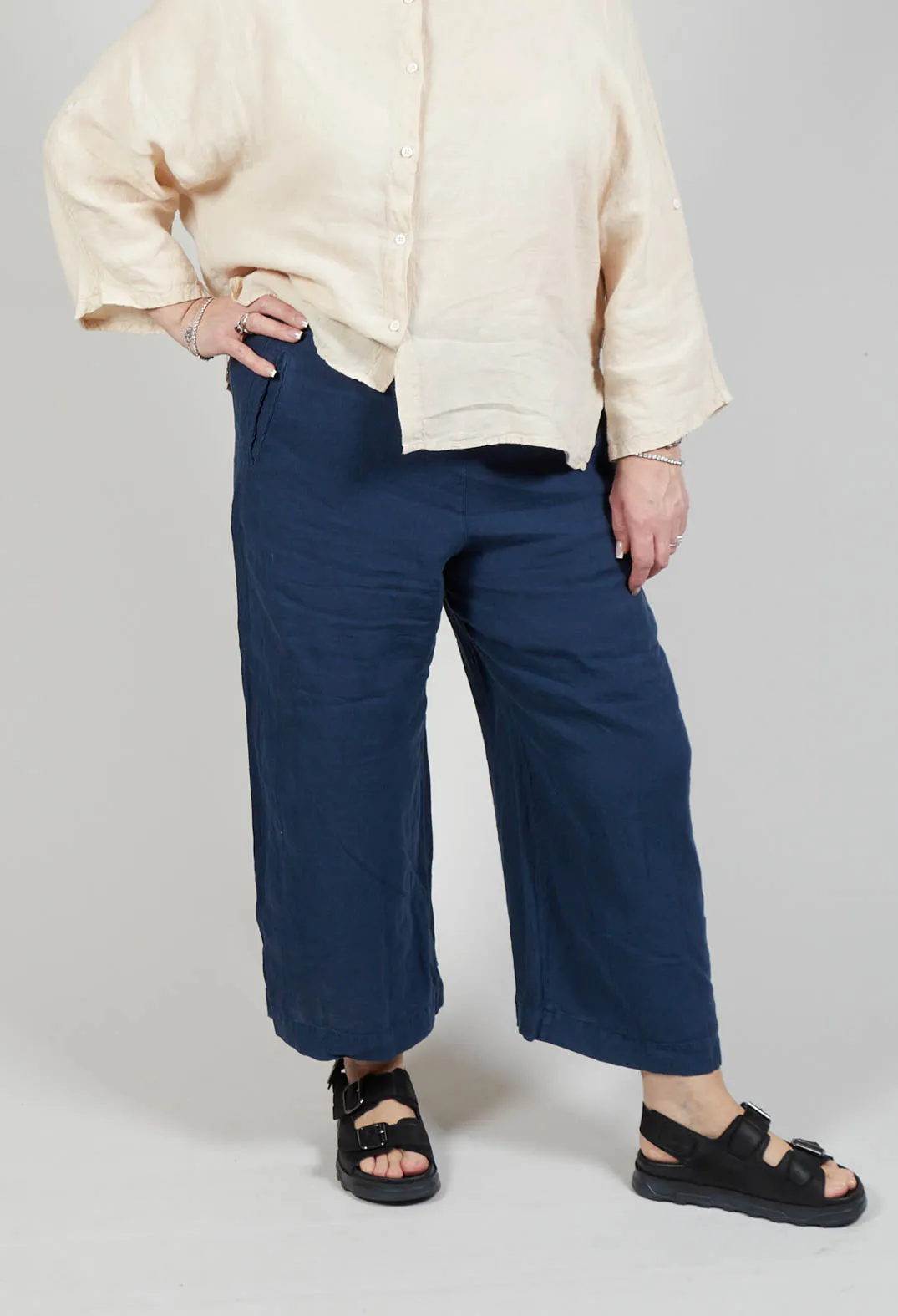 Skara Pants in Dark Blue